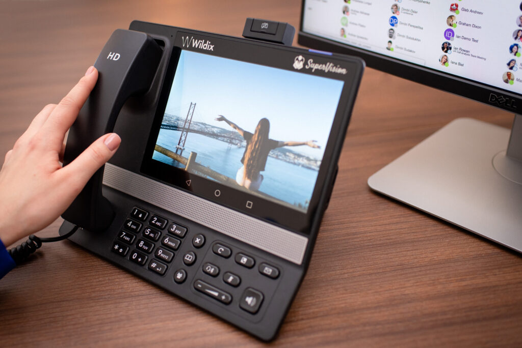 Wildix SuperVision - Telefon mit grossem Display von Wildix und TECHLink AG